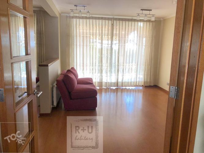 Casa de 2 pisos en exclusivo Condominio, La Reina