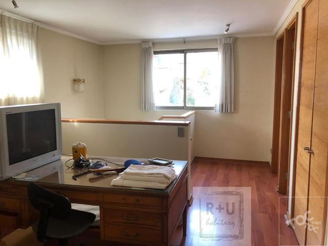 Casa de 2 pisos en exclusivo Condominio, La Reina