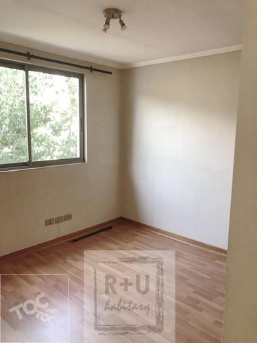 Casa de 2 pisos en exclusivo Condominio, La Reina