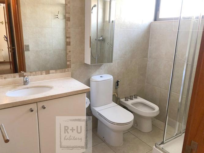 Casa de 2 pisos en exclusivo Condominio, La Reina