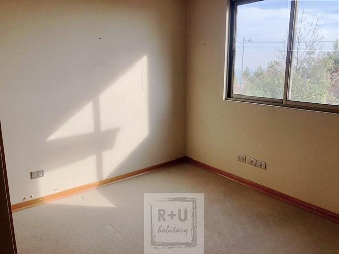 Casa de 2 pisos en exclusivo Condominio, La Reina