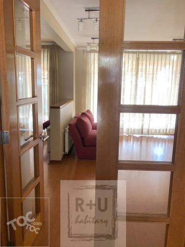Casa de 2 pisos en exclusivo Condominio, La Reina