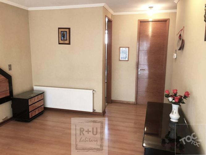 Casa de 2 pisos en exclusivo Condominio, La Reina