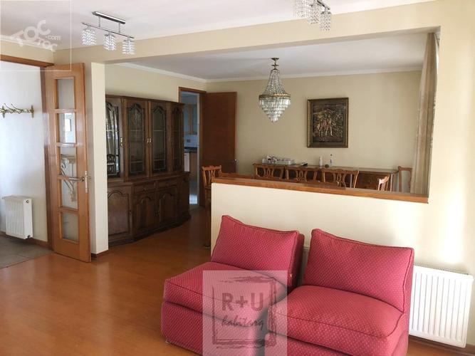 Casa de 2 pisos en exclusivo Condominio, La Reina