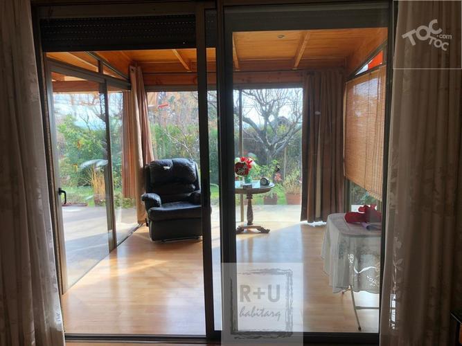 Casa de 2 pisos en exclusivo Condominio, La Reina