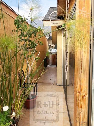 Casa de 2 pisos en exclusivo Condominio, La Reina