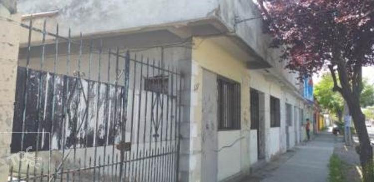 Amplia casa de 3 Pisos con 7D 3B en Calle Piramide Comuna de San Joaquin