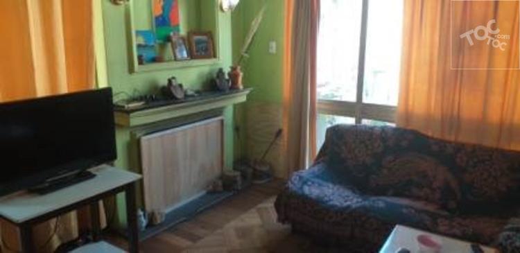 Amplia casa de 3 Pisos con 7D 3B en Calle Piramide Comuna de San Joaquin