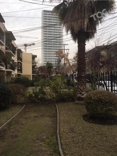 METRO ÑUÑOA / DEPARTAMENTO REMODELADO CON ESTACIONAMIENTO Y BODEGA