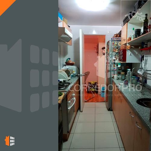 Departamento Con 2d + 2b, Terraza, Estacionamiento Y Bodega. Cercano A Metro Moneda Y Toesca.