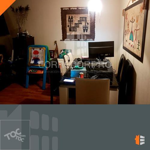 Departamento Con 2d + 2b, Terraza, Estacionamiento Y Bodega. Cercano A Metro Moneda Y Toesca.
