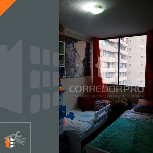 Departamento Con 2d + 2b, Terraza, Estacionamiento Y Bodega. Cercano A Metro Moneda Y Toesca.