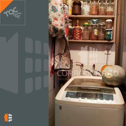 Departamento Con 2d + 2b, Terraza, Estacionamiento Y Bodega. Cercano A Metro Moneda Y Toesca.