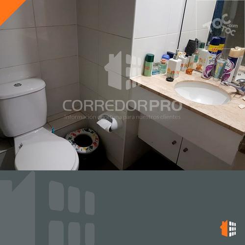 Departamento Con 2d + 2b, Terraza, Estacionamiento Y Bodega. Cercano A Metro Moneda Y Toesca.