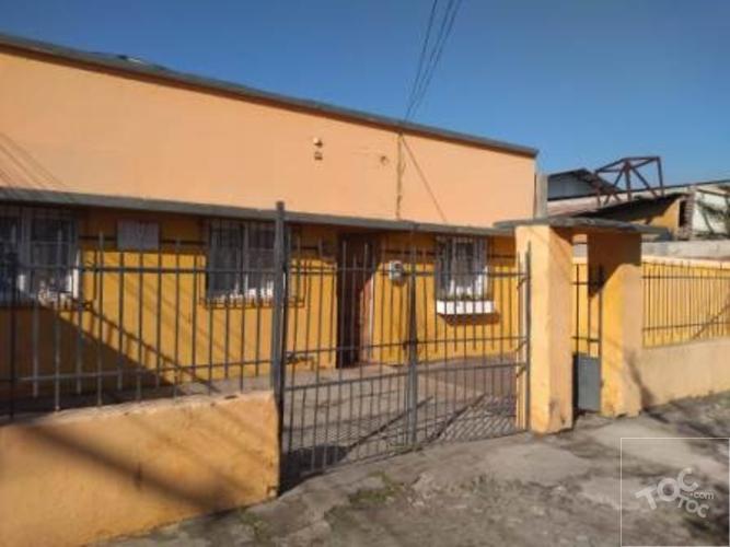 Amplia casa con 7D 3B, Benozzo Gozzolli, 500m2, Comuna de San Joaquin