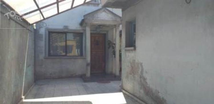 Amplia casa de 3 Pisos con 7D 3B en Calle Piramide Comuna de San Joaquin