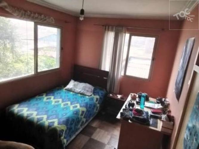Amplia casa de 3 Pisos con 7D 3B en Calle Piramide Comuna de San Joaquin