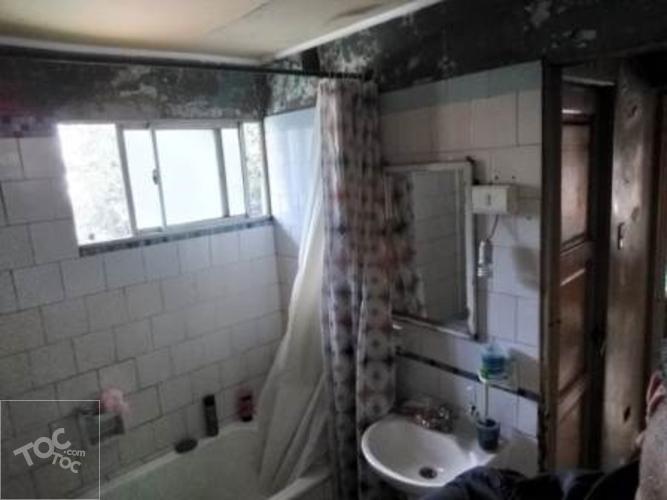 Amplia casa de 3 Pisos con 7D 3B en Calle Piramide Comuna de San Joaquin