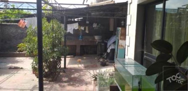 Amplia casa de 3 Pisos con 7D 3B en Calle Piramide Comuna de San Joaquin