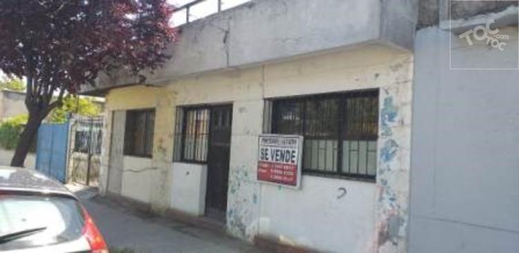 Amplia casa de 3 Pisos con 7D 3B en Calle Piramide Comuna de San Joaquin
