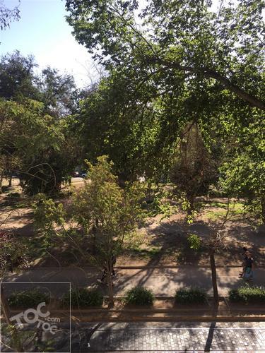 Parque Bustamante cerca Metro Baquedano