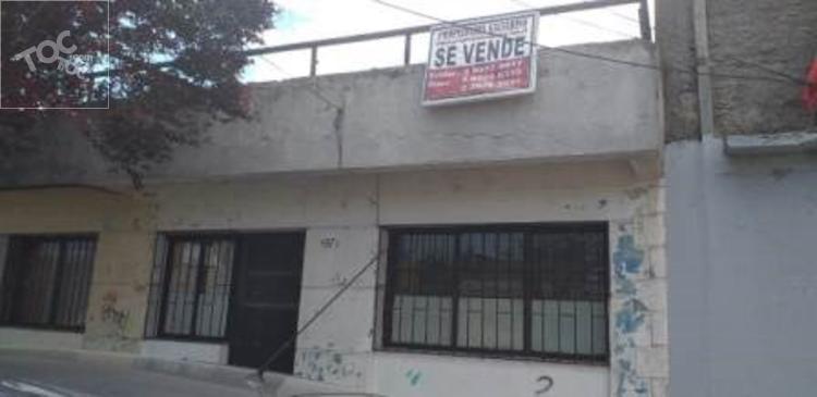 Amplia casa de 3 Pisos con 7D 3B en Calle Piramide Comuna de San Joaquin