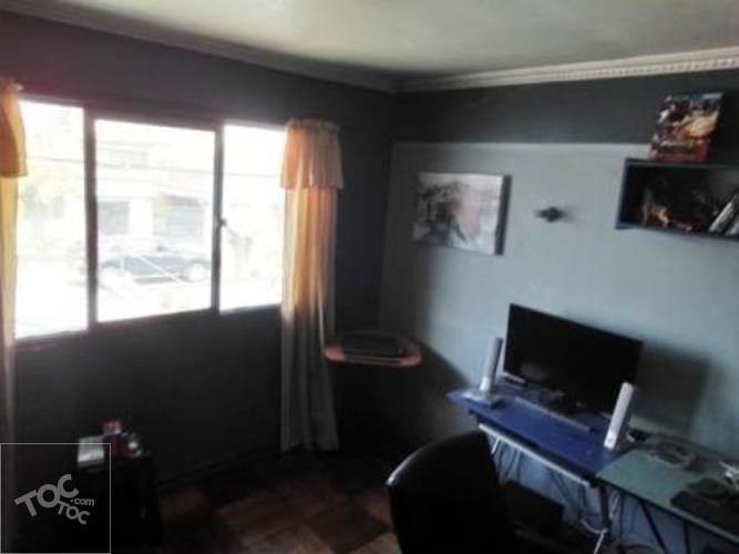 Amplia casa de 3 Pisos con 7D 3B en Calle Piramide Comuna de San Joaquin