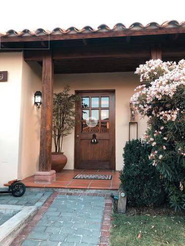 MARAVILLOSA Y AMPLIA CASA EN VENTA – CONDOMINIO LA FUENTE – COLINA, CHICUREO