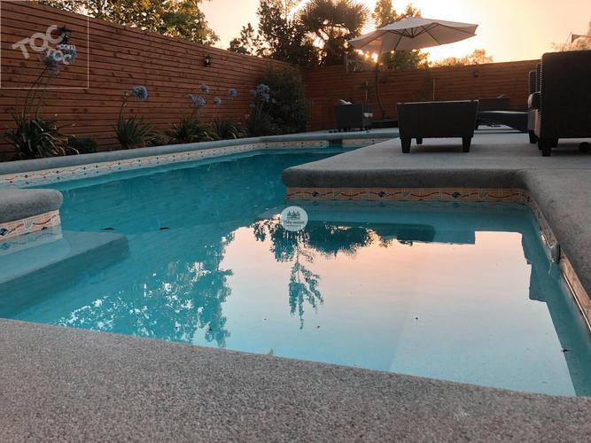 MARAVILLOSA Y AMPLIA CASA EN VENTA – CONDOMINIO LA FUENTE – COLINA, CHICUREO
