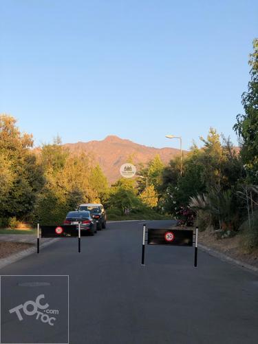 MARAVILLOSA Y AMPLIA CASA EN VENTA – CONDOMINIO LA FUENTE – COLINA, CHICUREO