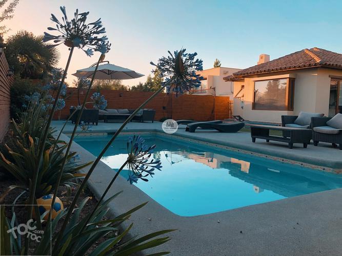 MARAVILLOSA Y AMPLIA CASA EN VENTA – CONDOMINIO LA FUENTE – COLINA, CHICUREO