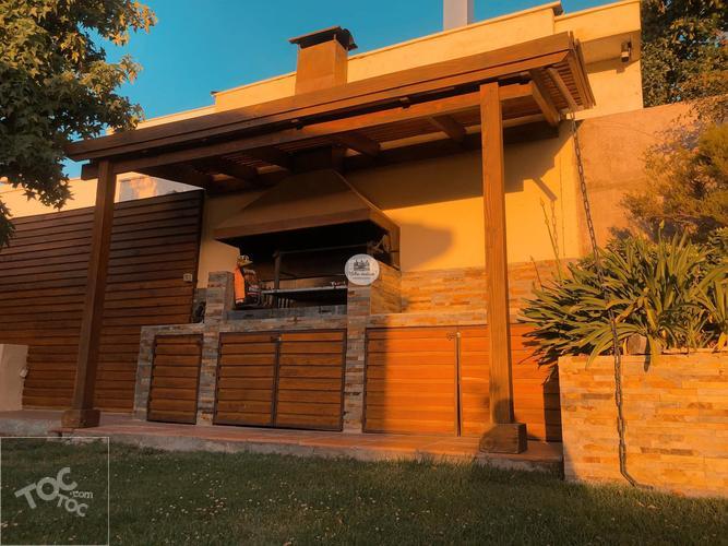 MARAVILLOSA Y AMPLIA CASA EN VENTA – CONDOMINIO LA FUENTE – COLINA, CHICUREO