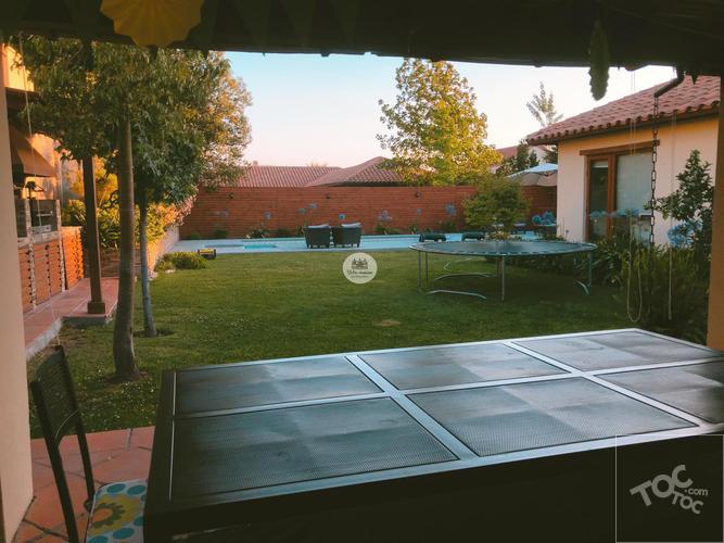 MARAVILLOSA Y AMPLIA CASA EN VENTA – CONDOMINIO LA FUENTE – COLINA, CHICUREO
