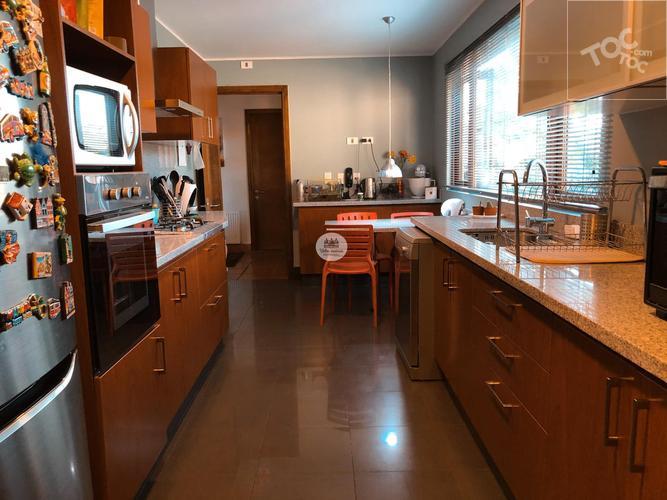 MARAVILLOSA Y AMPLIA CASA EN VENTA – CONDOMINIO LA FUENTE – COLINA, CHICUREO