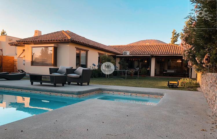 MARAVILLOSA Y AMPLIA CASA EN VENTA – CONDOMINIO LA FUENTE – COLINA, CHICUREO
