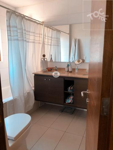 MARAVILLOSA Y AMPLIA CASA EN VENTA – CONDOMINIO LA FUENTE – COLINA, CHICUREO