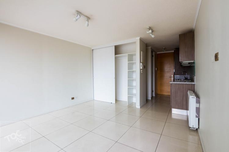 ARRIENDO METRO SANTA LUCIA / SARA DEL CAMPO / CARMEN