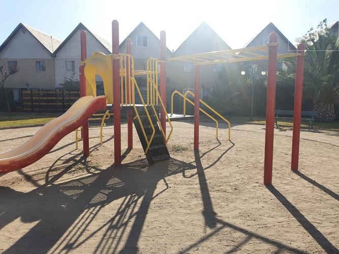 Casa 3er piso en condominio Portal del Parque (4d+2b+1e) Metro Protectora de la Infancia