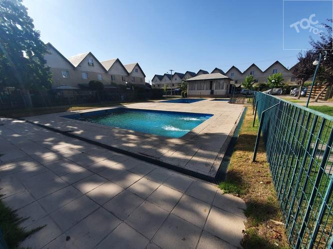 Casa 3er piso en condominio Portal del Parque (4d+2b+1e) Metro Protectora de la Infancia