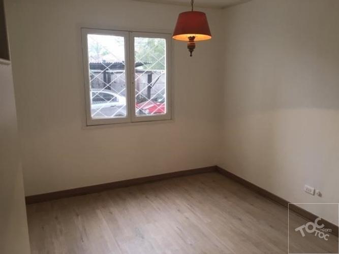 METRO ÑUÑOA / DEPARTAMENTO REMODELADO CON ESTACIONAMIENTO Y BODEGA
