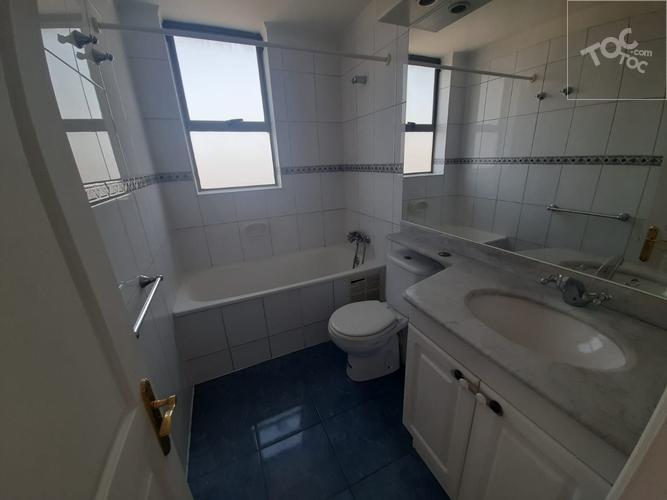 Amplio departamento en 2 Hab 2 Baños con est y bod, Carmen 77, Santiago Centro