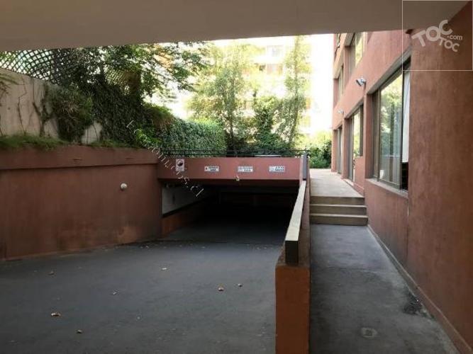 Metro Manquehue 1 dorm c/estacionamiento
