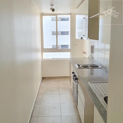 ¡Oportunidad en Santiago Centro! Depto. en Arriendo en calle San Isidro, 2D/2B + Estacionamiento y Bodega (Metro Parque Almagro, Metro Av. Matta)