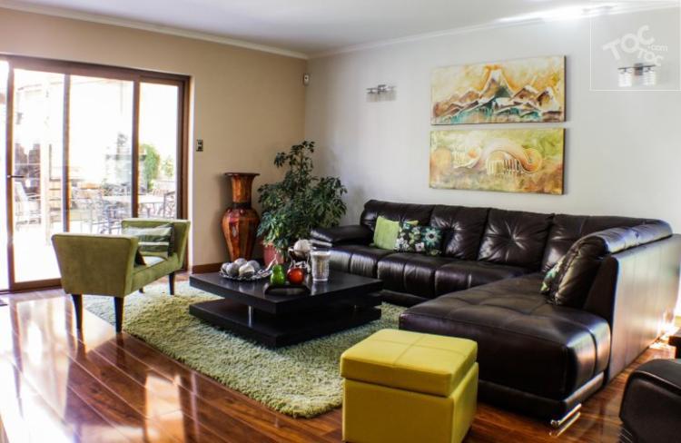 Moderna casa en exclusivo barrio residencial