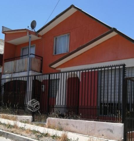 Amplia casa muy bien ubicada 