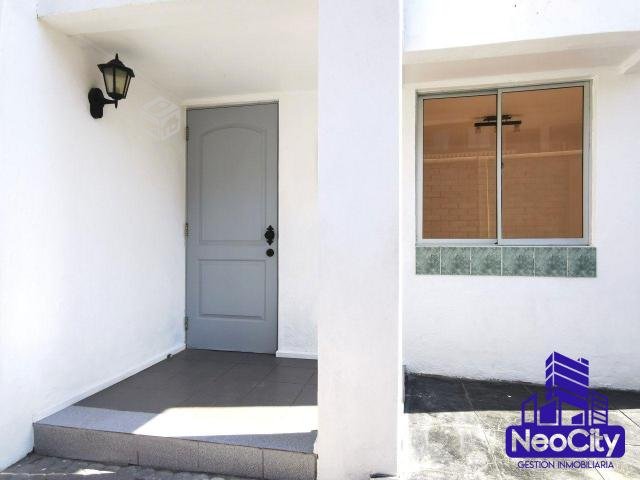 Se arrienda casa en condominio marsella