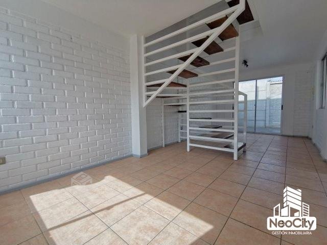 Se arrienda casa en condominio marsella