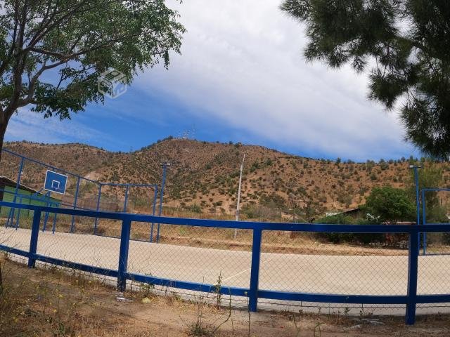 Casa amplia frente a cerro El Sombrero acepto DS 1