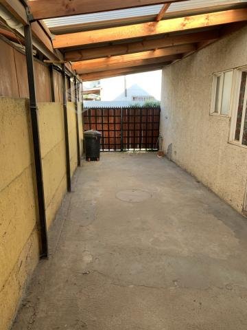 2 pisos, cercana estacion El Belloto, condominio
