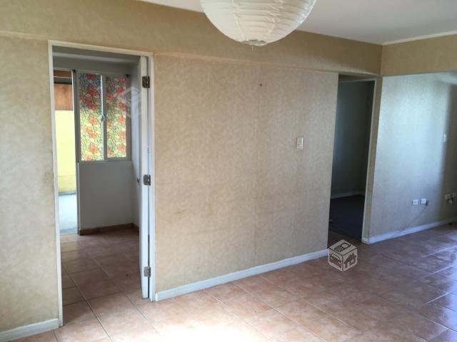 2 pisos, cercana estacion El Belloto, condominio